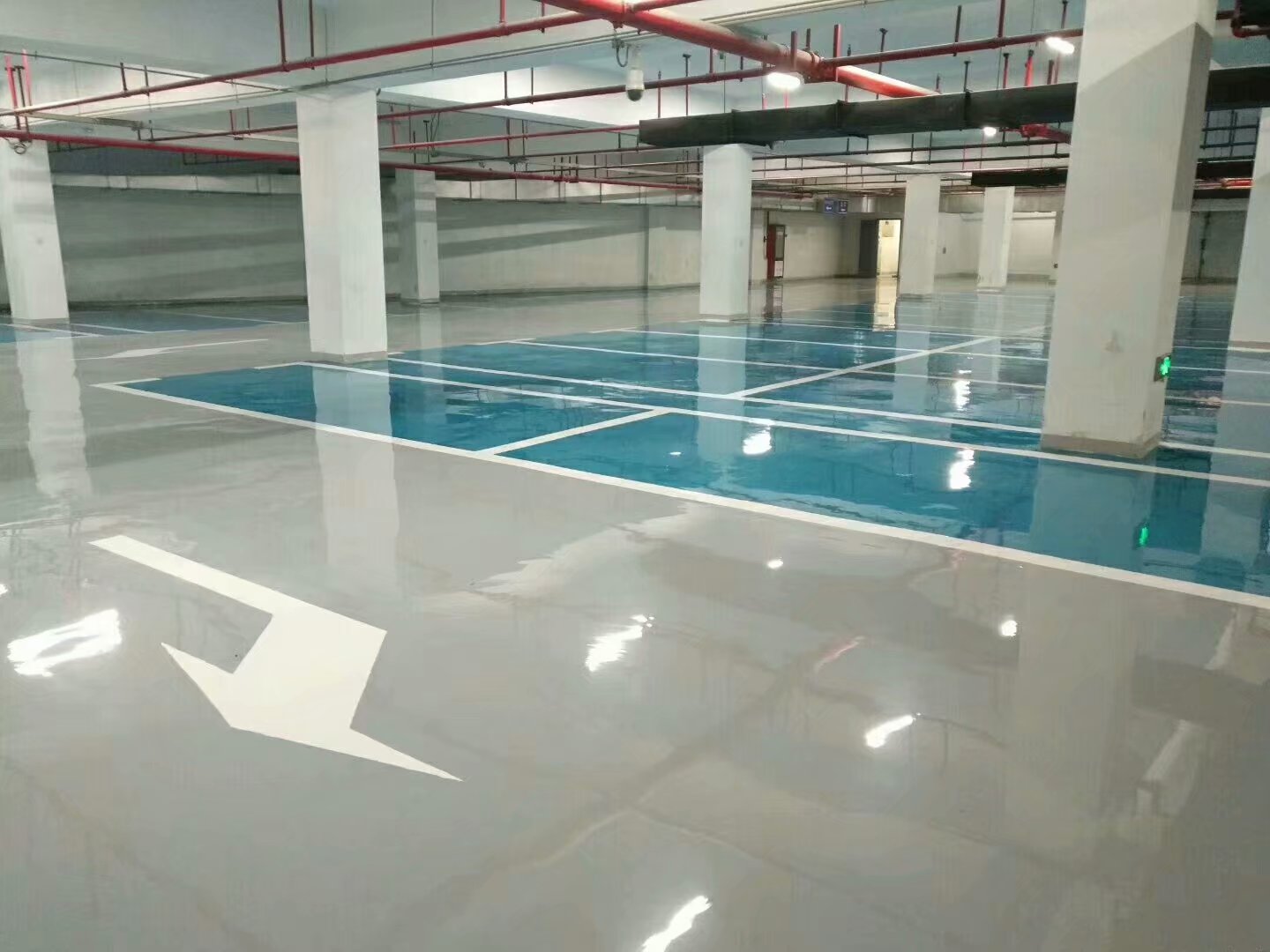 水上樂(lè)園車庫(kù)環(huán)氧地坪